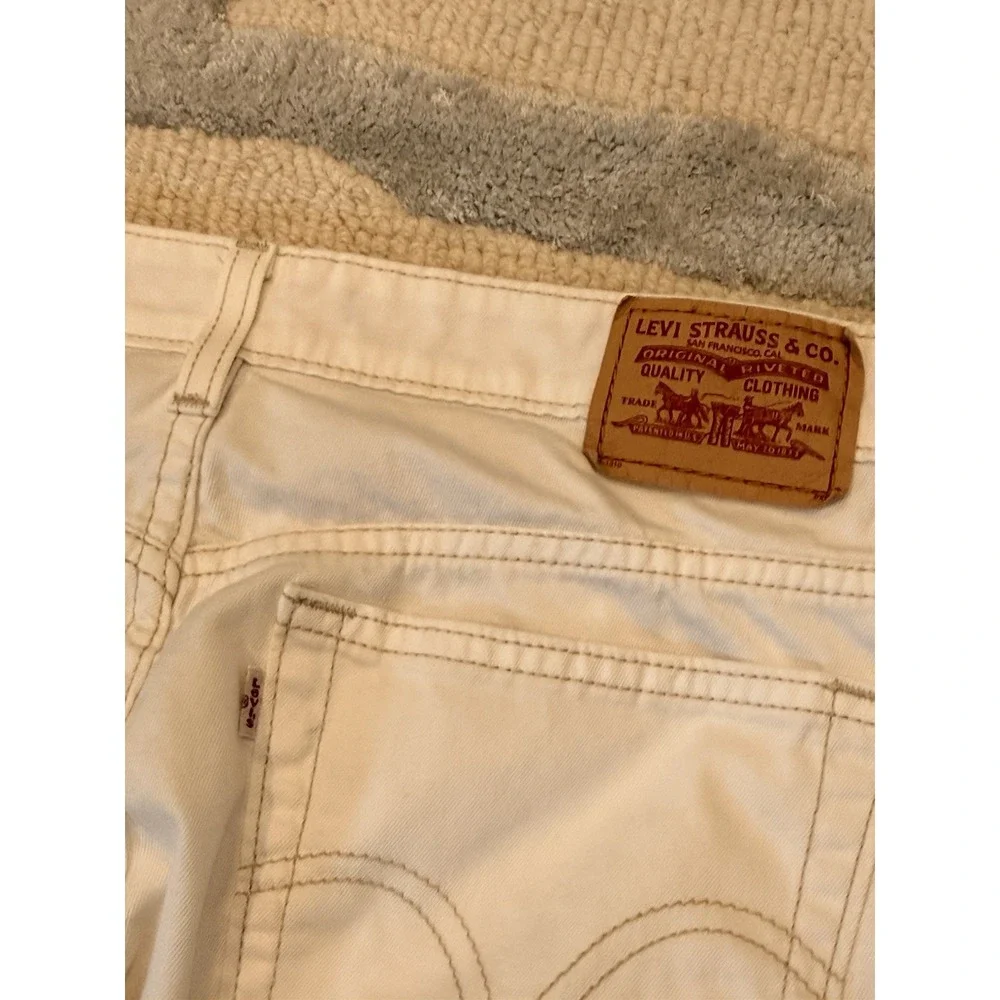 Levis Women's Classic Capri Jeans Ivory Mid Rise Pockets Denim 12‎